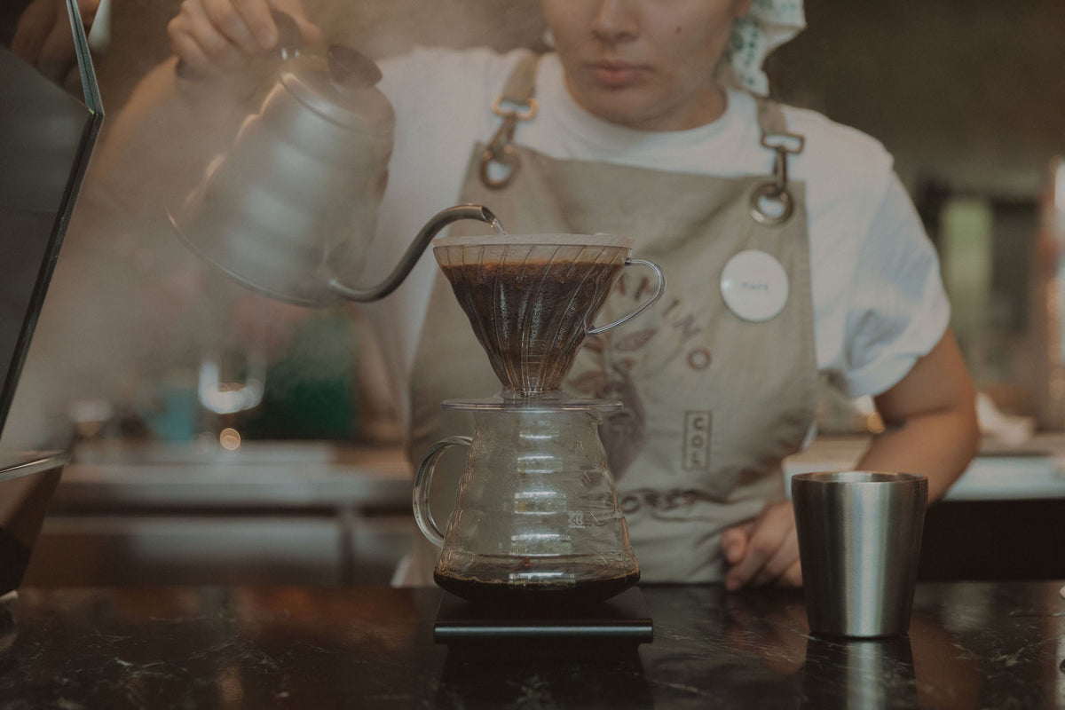 Cómo preparar café en V60: la receta que usamos en Pergamino